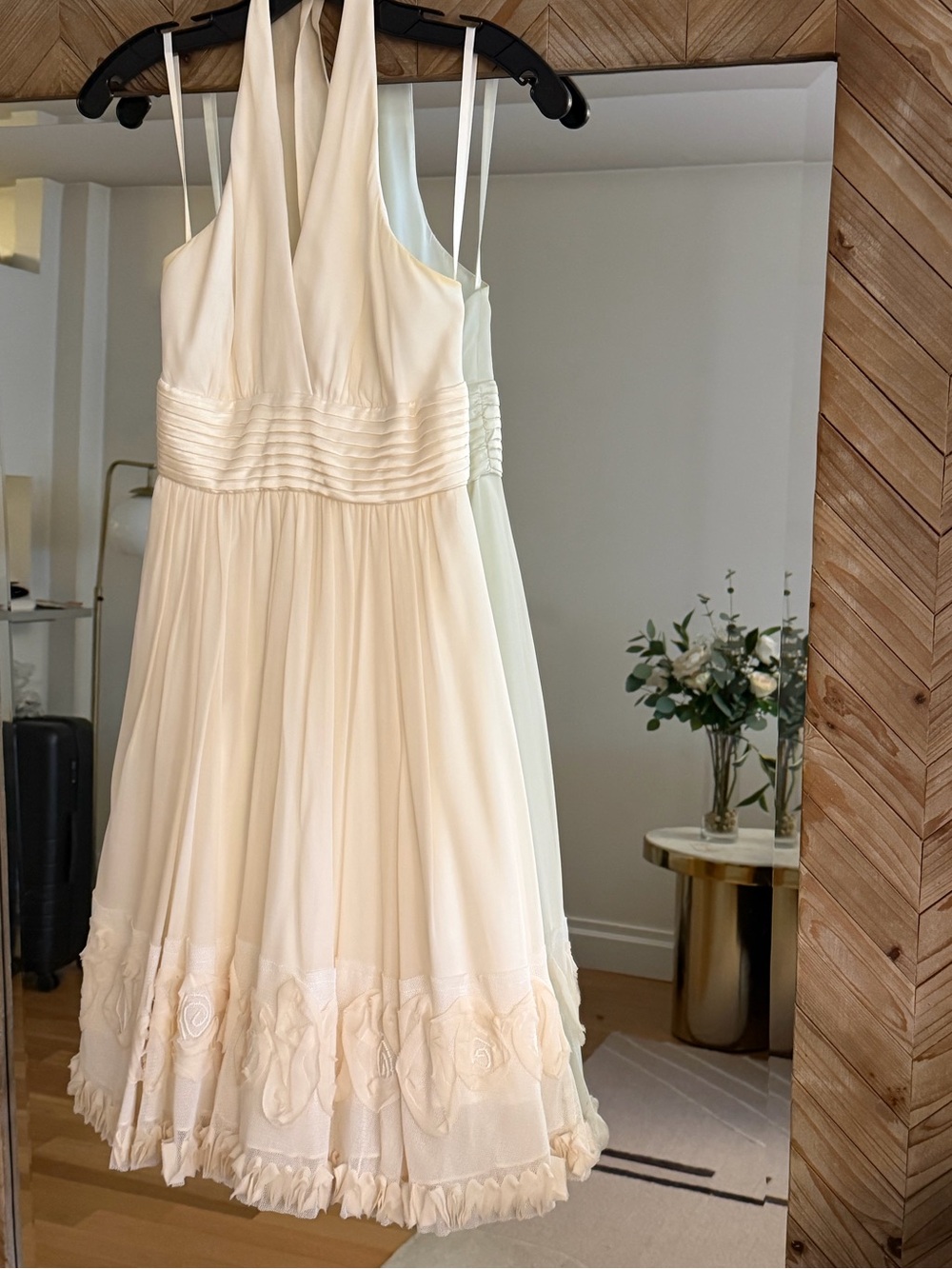 BCBGMAXAZRIA Ivory Halter Chiffon Rosette Hem Cocktail Dress Size 2